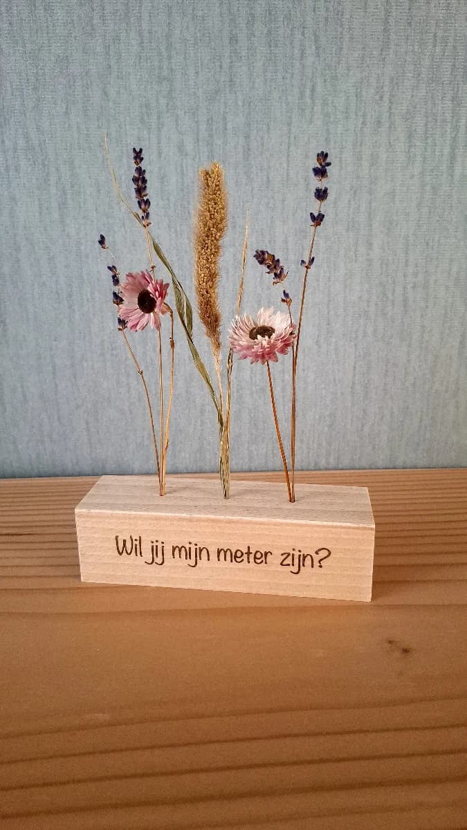 Dry flower holder