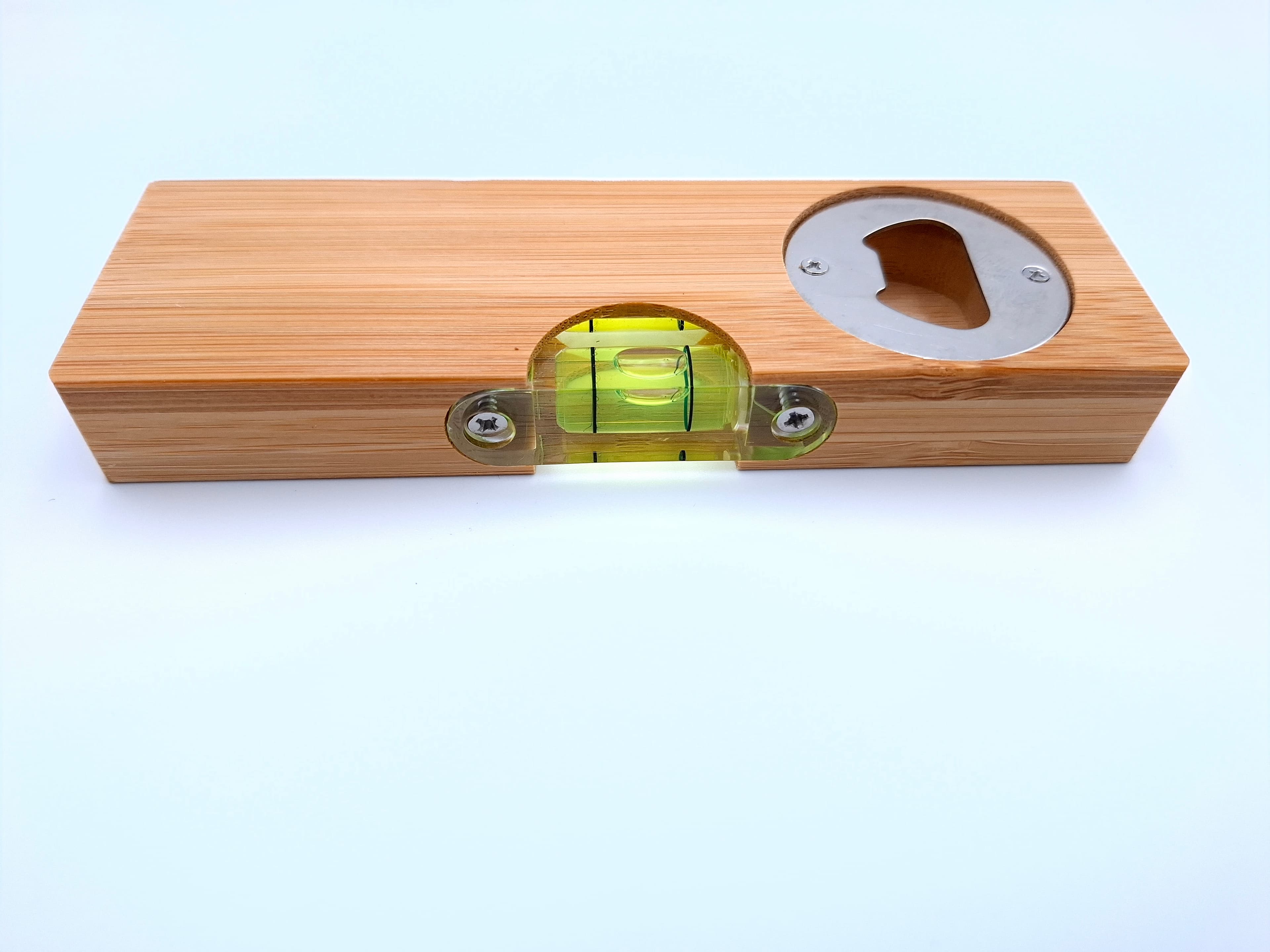 Décapsuleur avec niveau à bulle